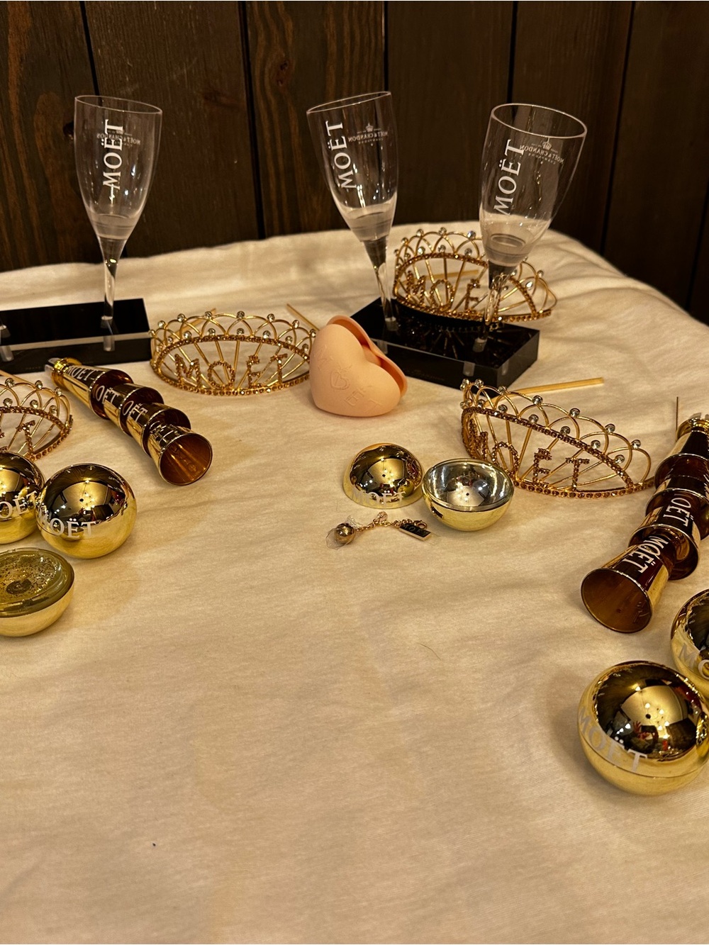 Moët & Chandon Bachelorette Party Set 4 Champagne Flutes, Tiaras, Charms, Candle